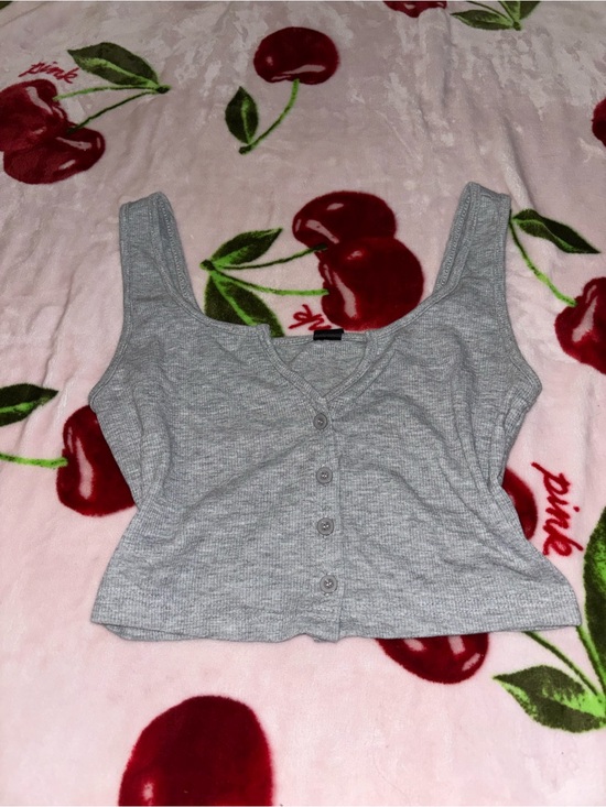 Tops - buttoned cropped tank top